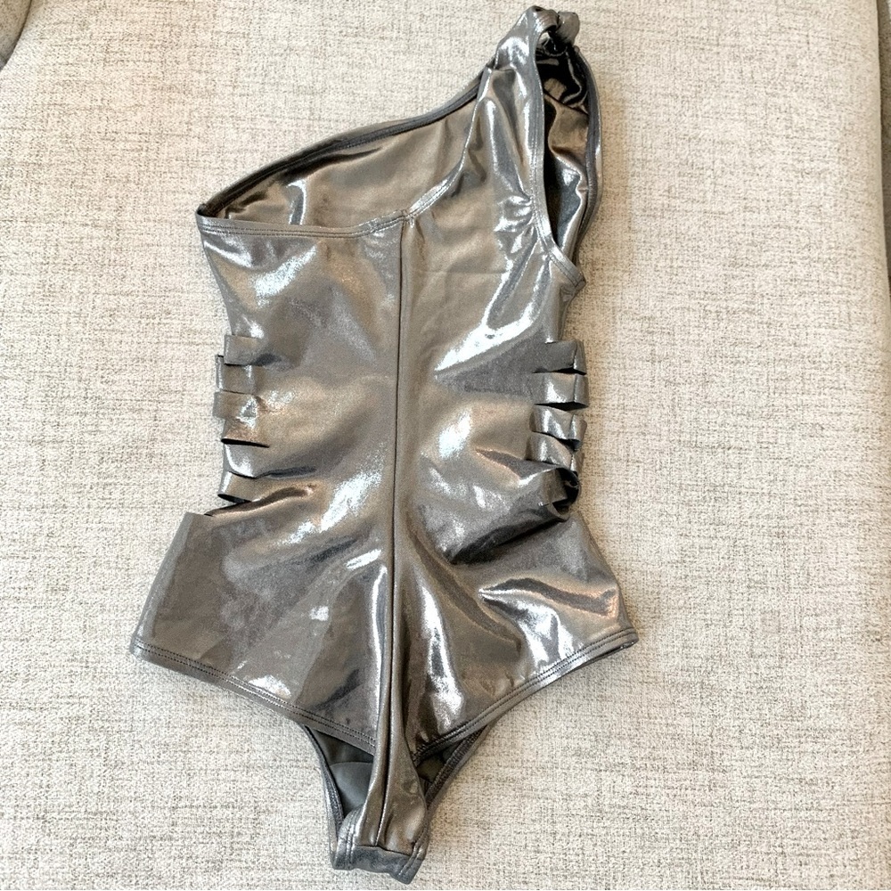 NWOT Sexy Silver Metallic Foil Shredded Cut-Out One-Piece One-Shoulder Swimsuit - Picture 8 of 11